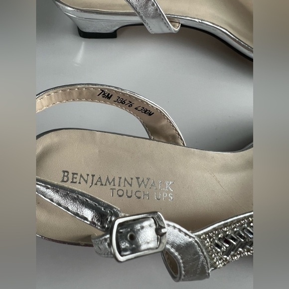 Nwot Benjamin Walk Touch Ups Silver Rhinestone Formal Kitten Heel Shoe Size 7.5 - Picture 9 of 16
